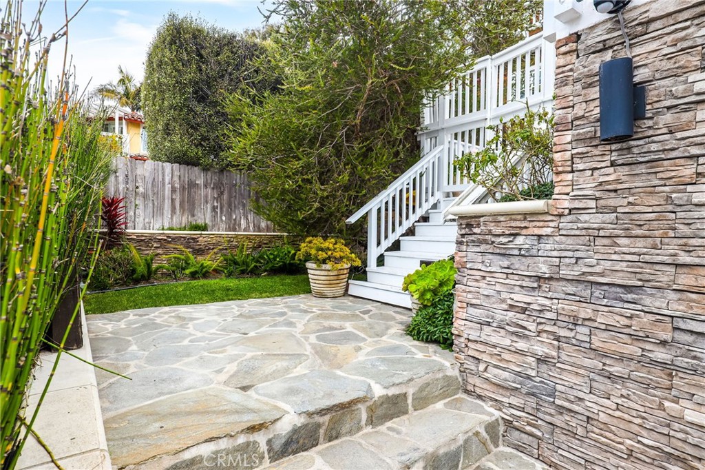 2520 Cliff Drive