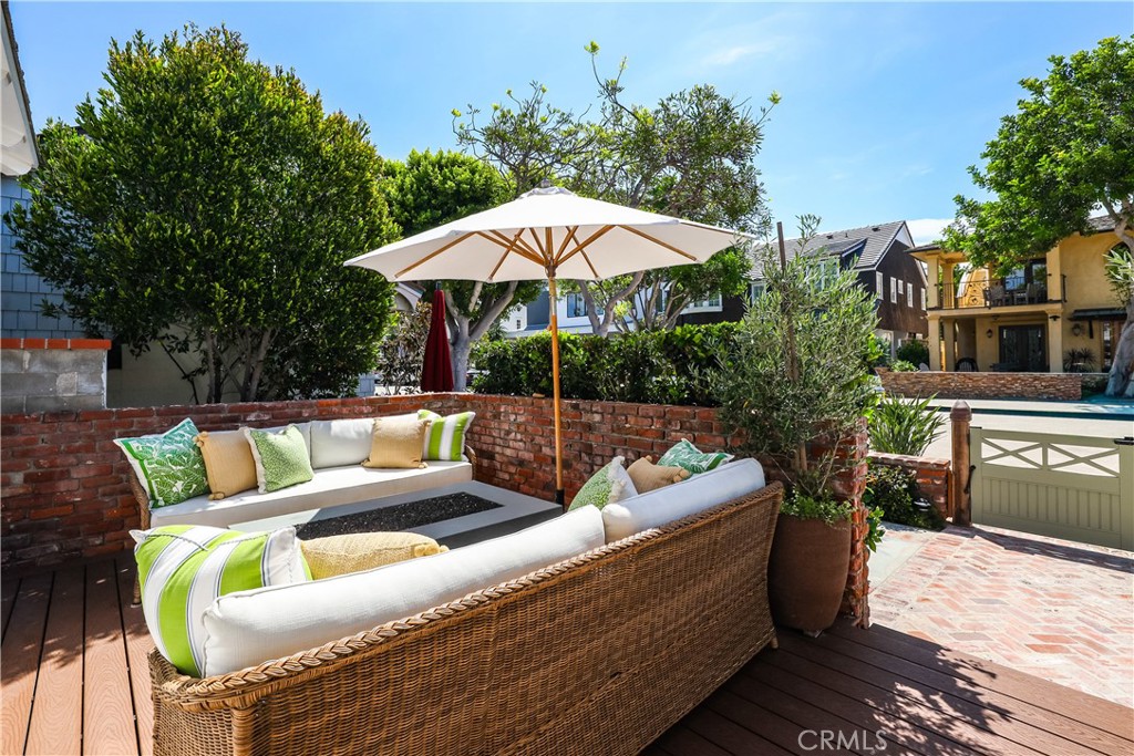 2004 E Ocean Boulevard