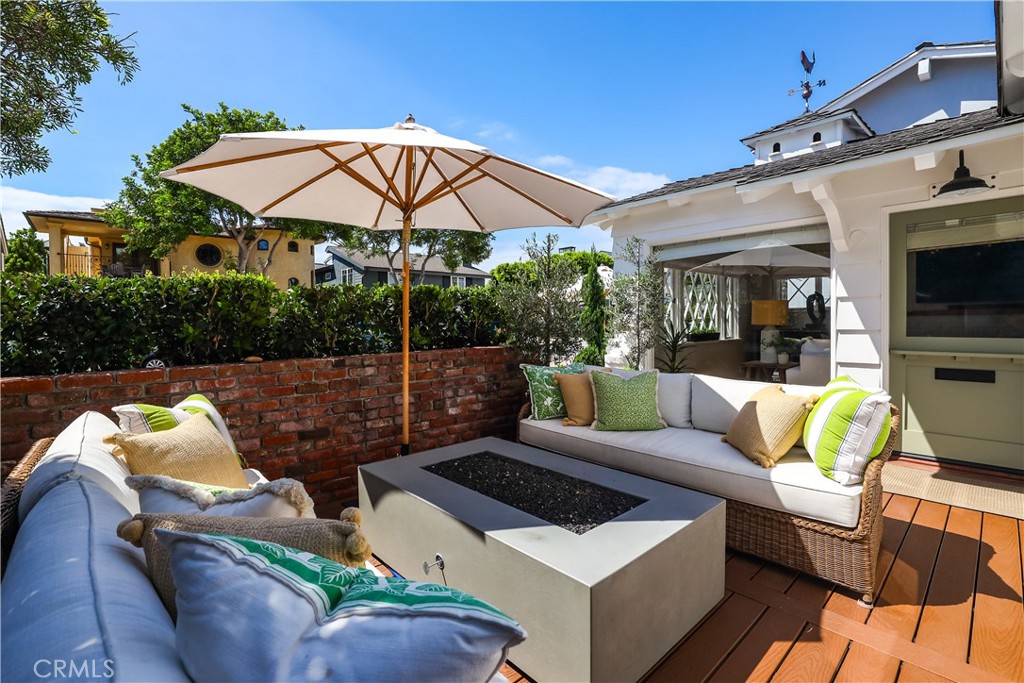 2004 E Ocean Boulevard