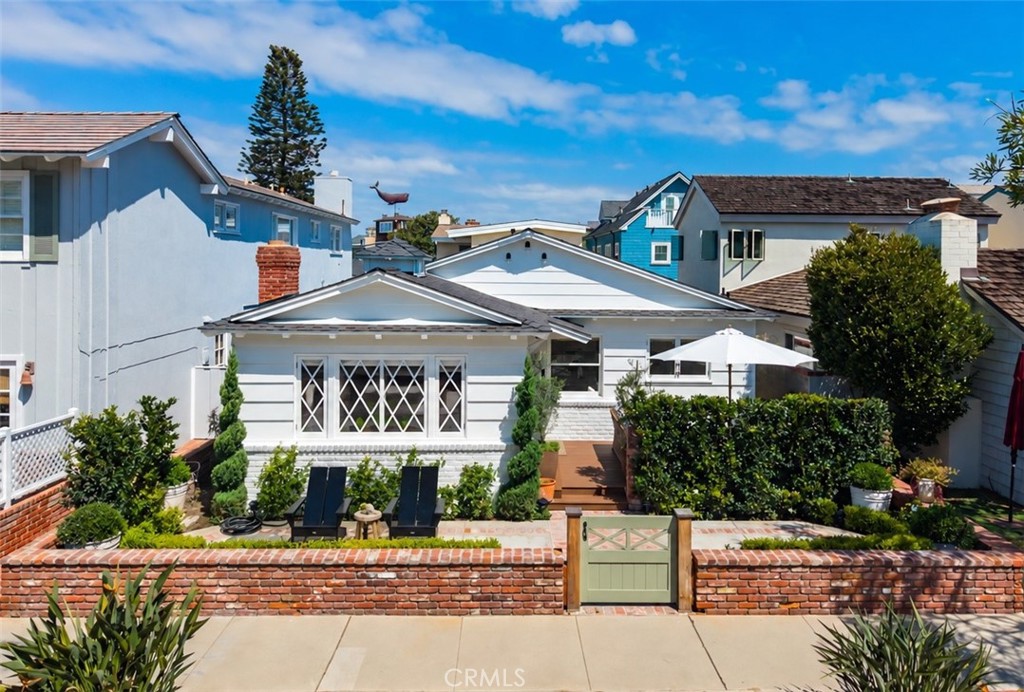 2004 E Ocean Boulevard