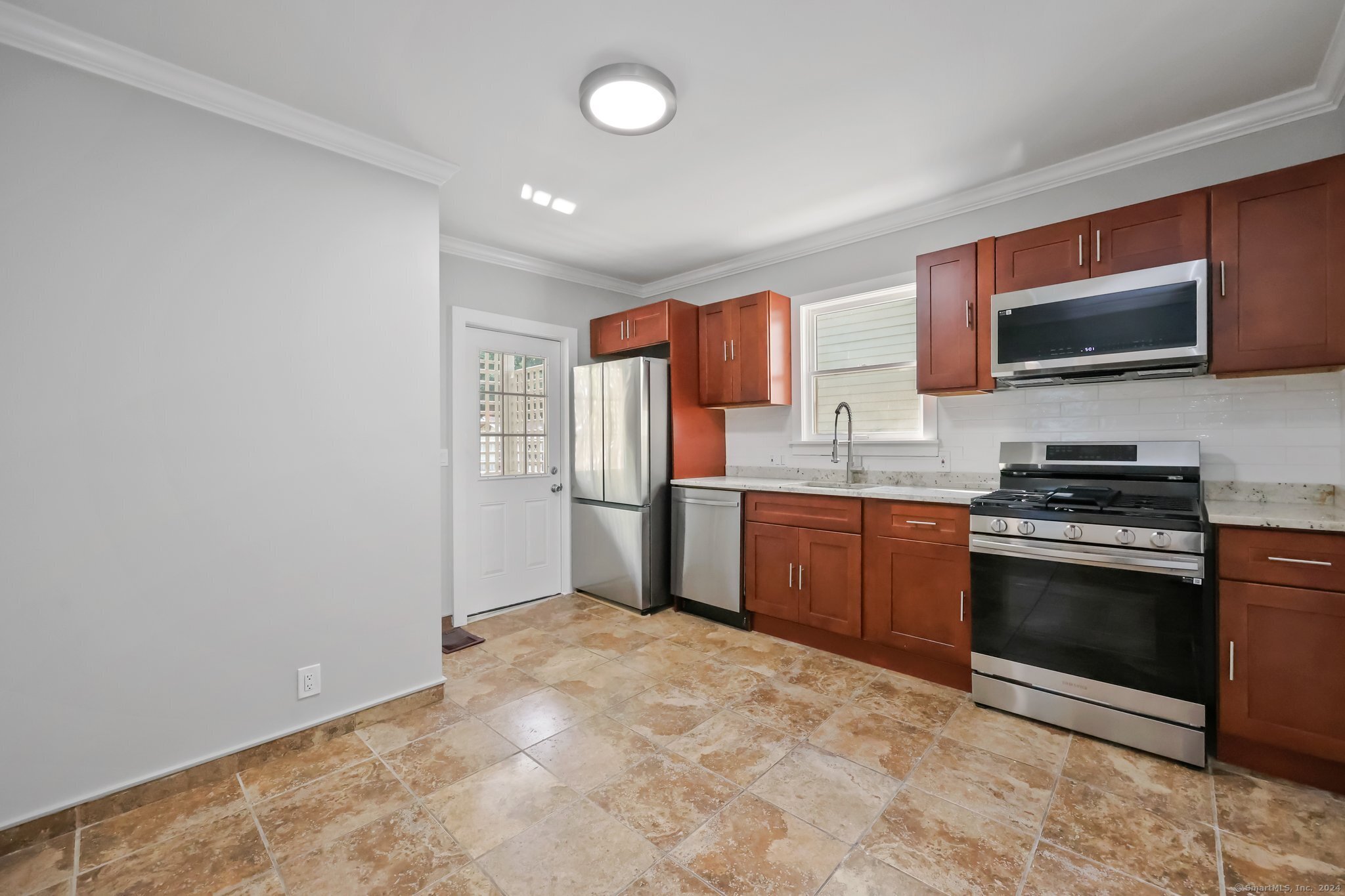 37 Quintard Avenue 1