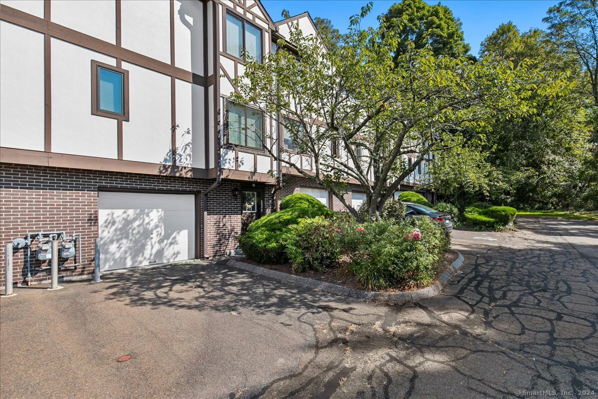 204 New Haven Avenue 2D