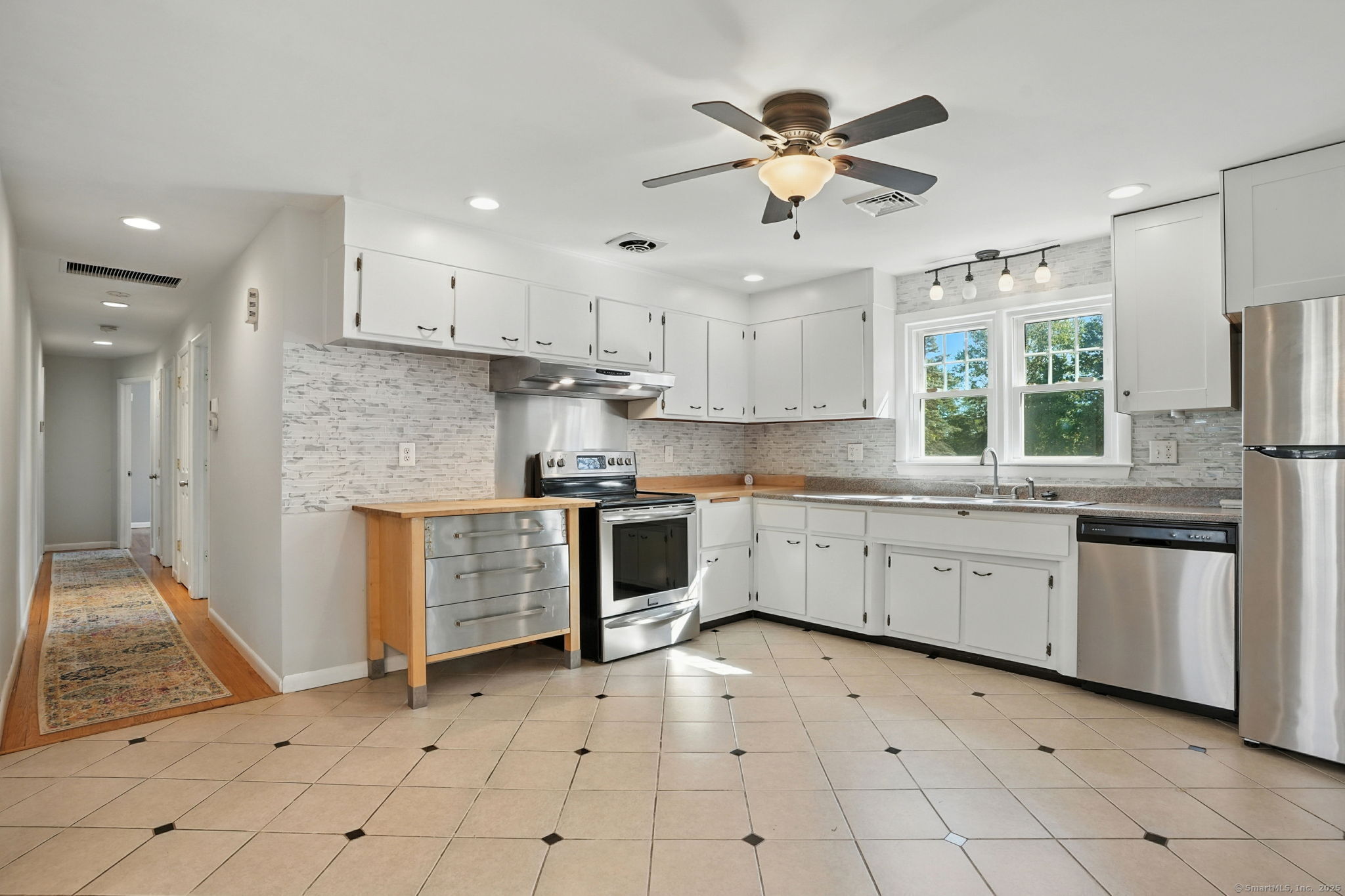 918 Daniels Farm Road