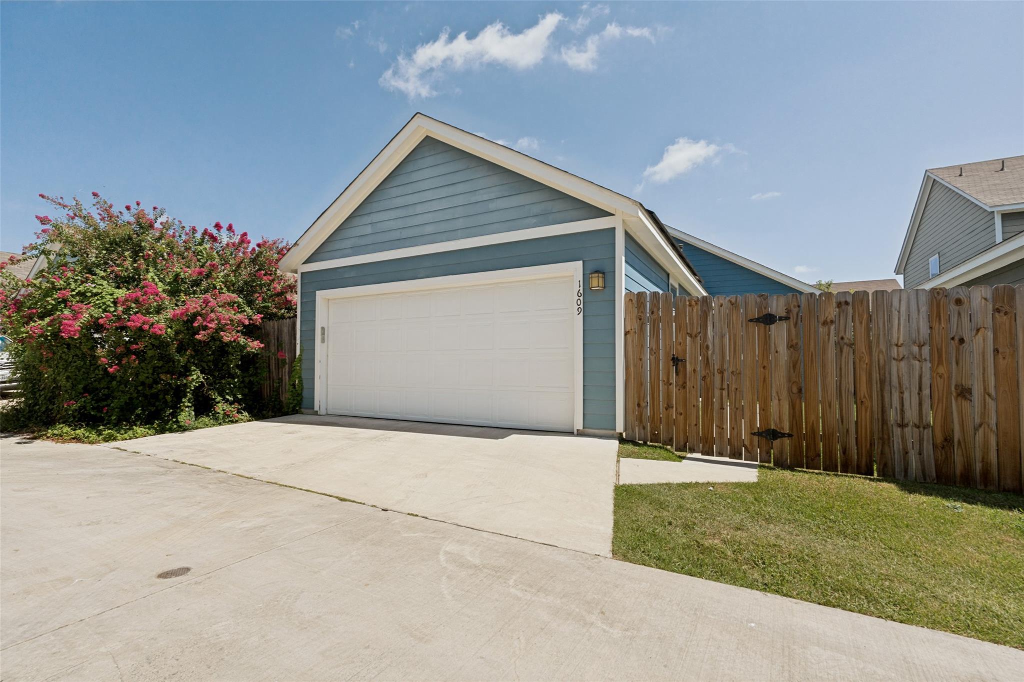 1609 Arbor Knot DR