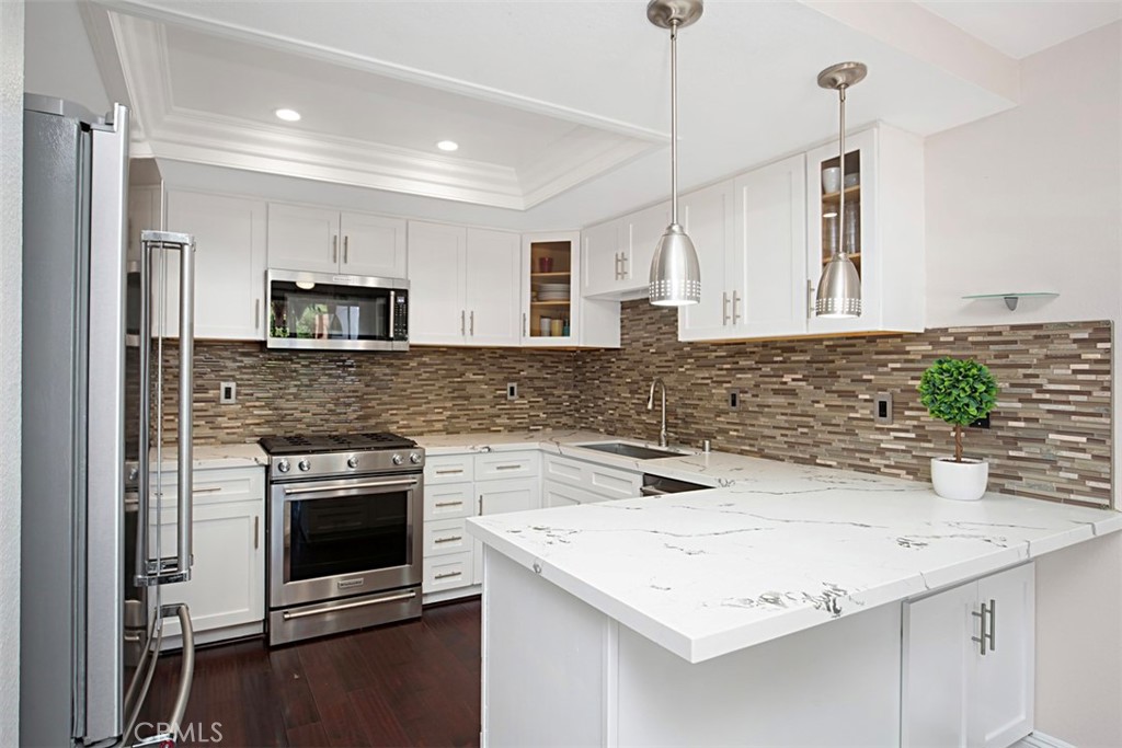 5222 Walnut Avenue 7