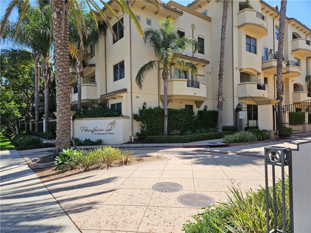401 Bernard Street 203