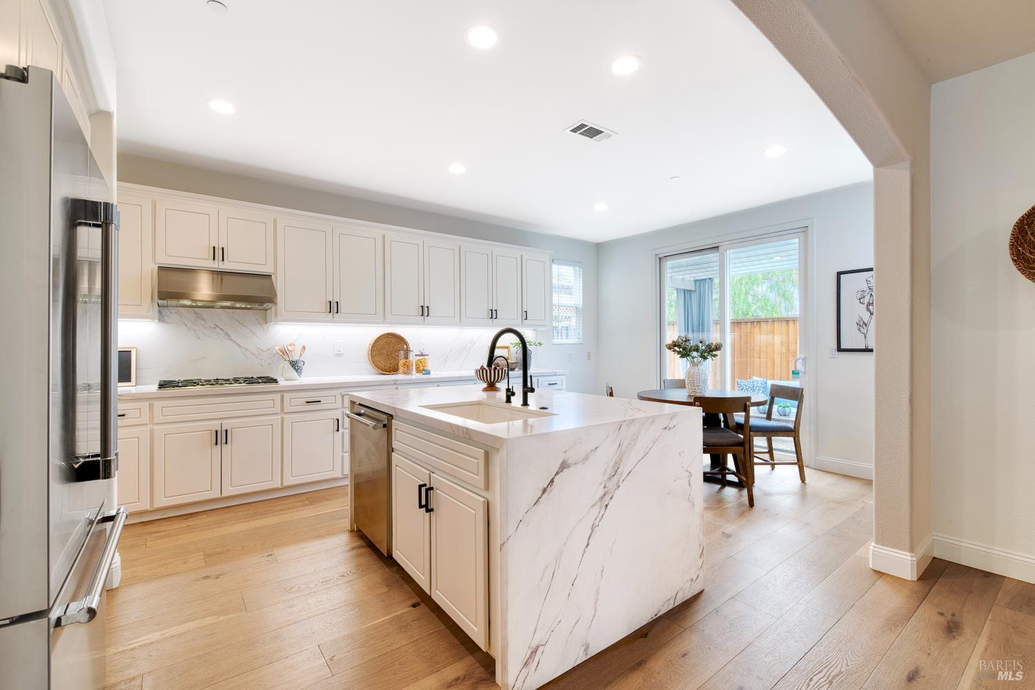 19 Sunny Cove Dr