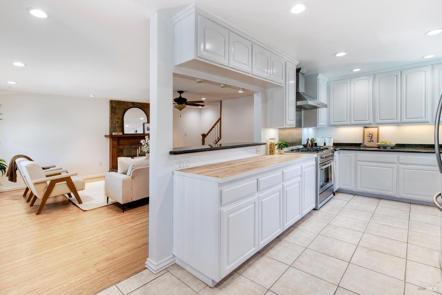 2396 Las Gallinas Ave