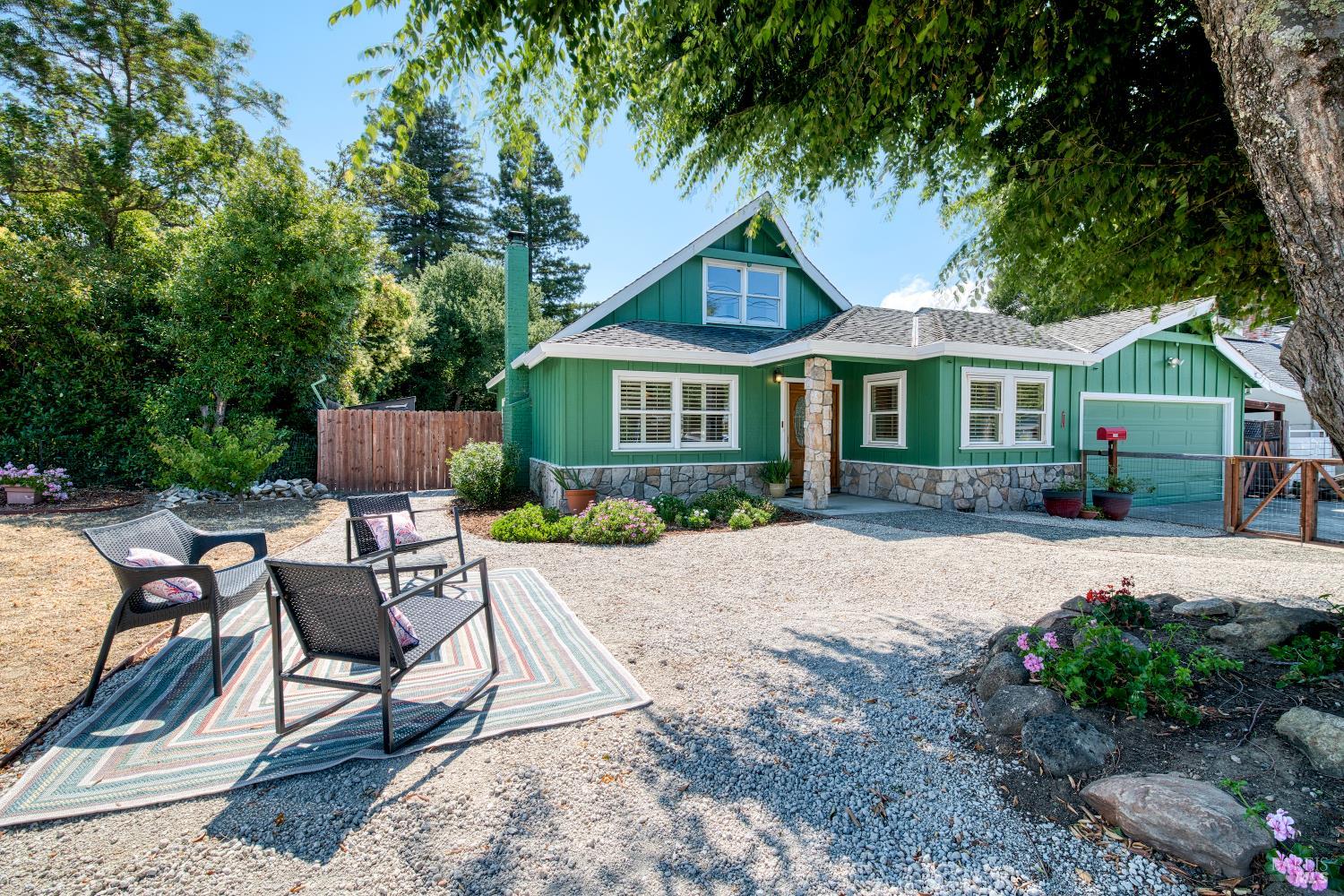 2396 Las Gallinas Ave