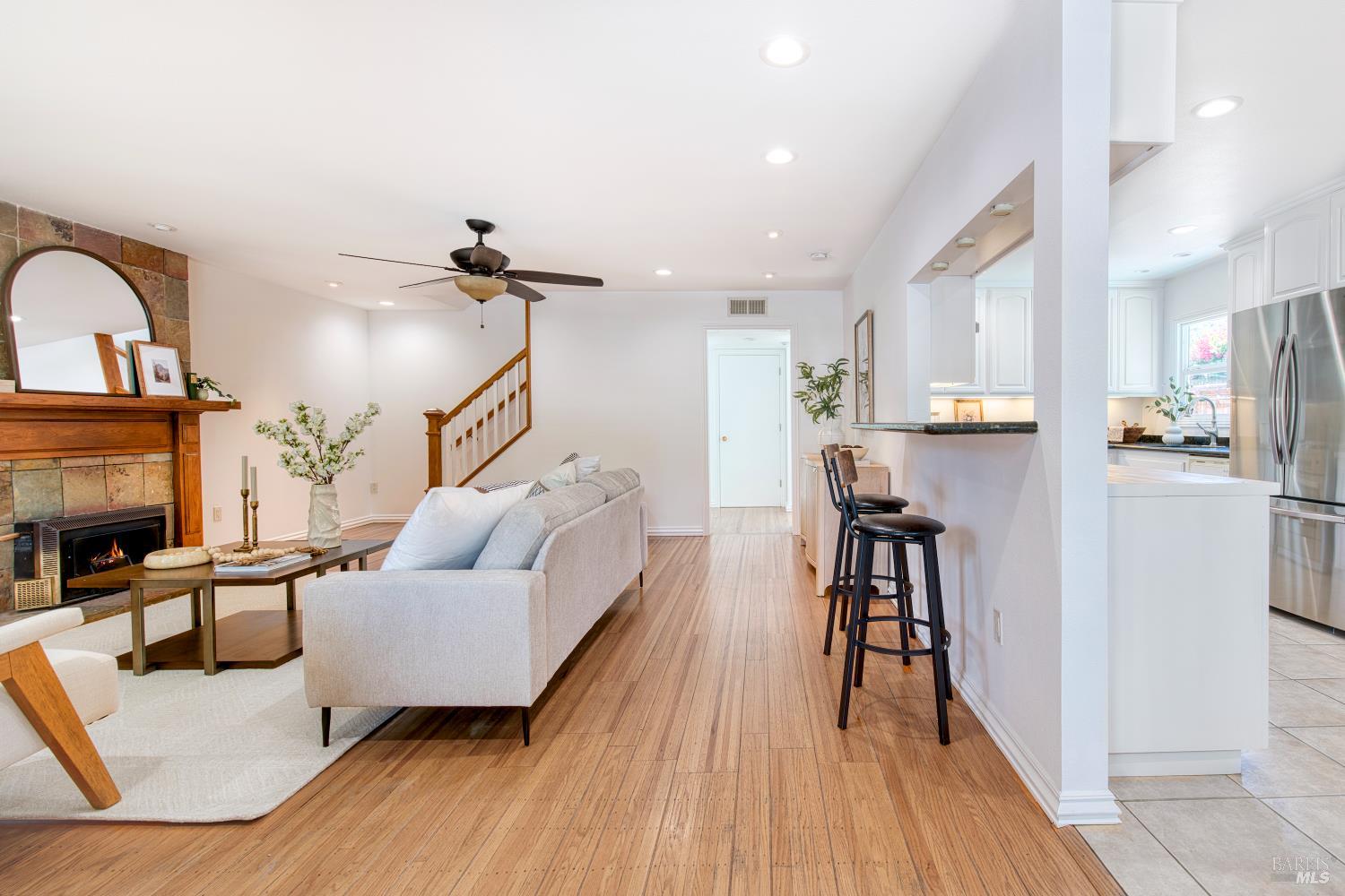 2396 Las Gallinas Ave