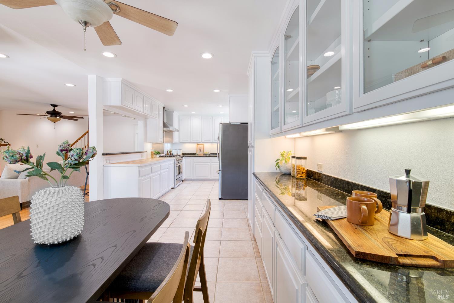 2396 Las Gallinas Ave