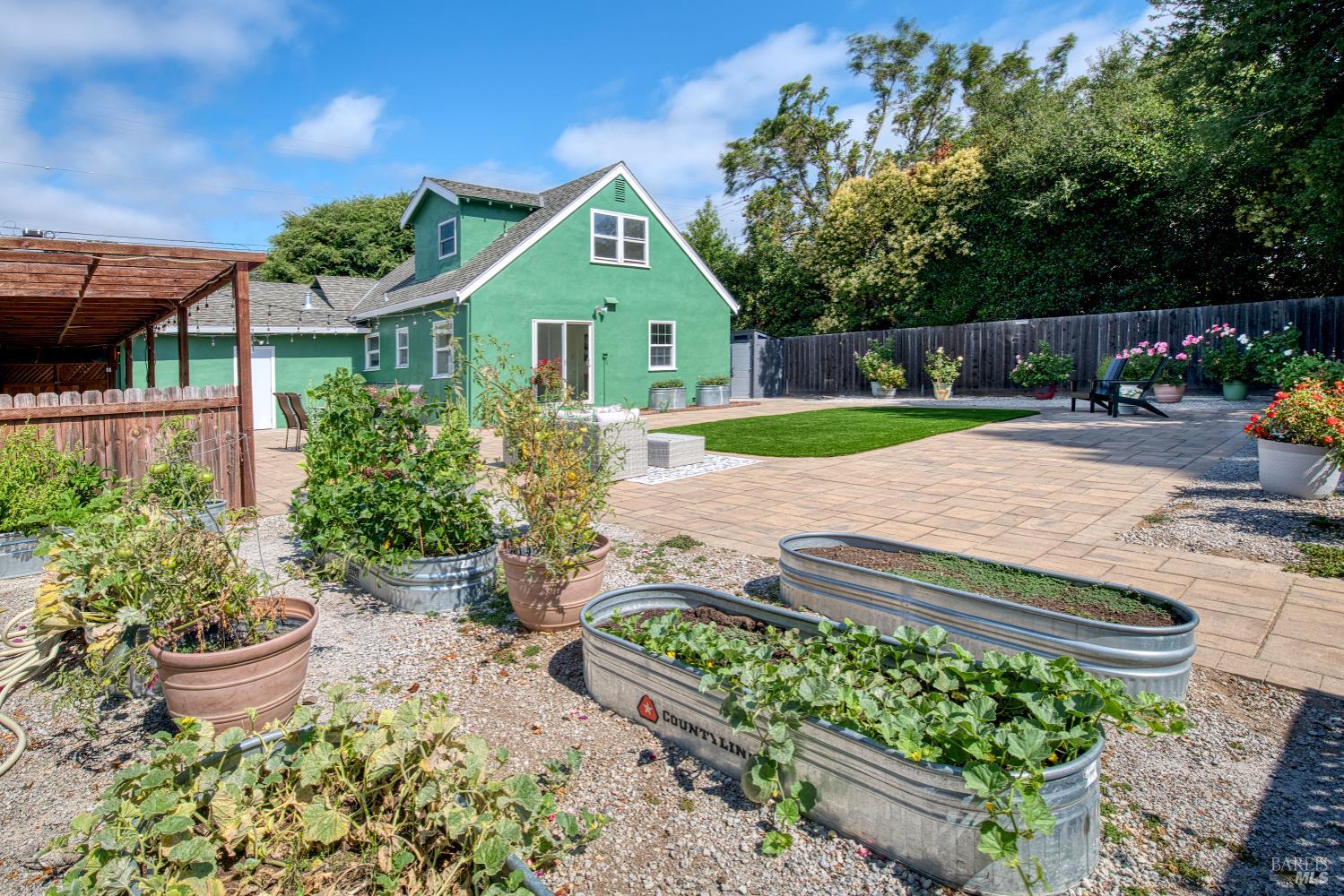 2396 Las Gallinas Ave