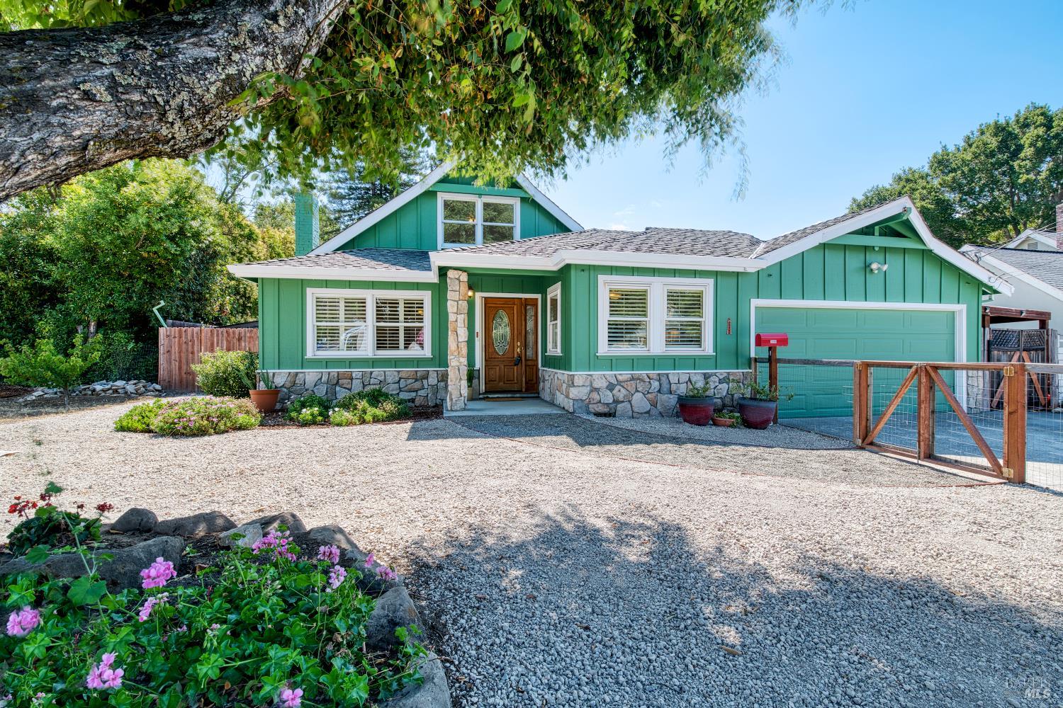 2396 Las Gallinas Ave