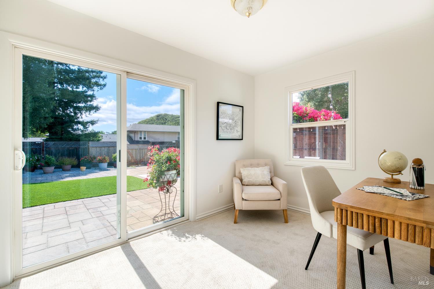 2396 Las Gallinas Ave