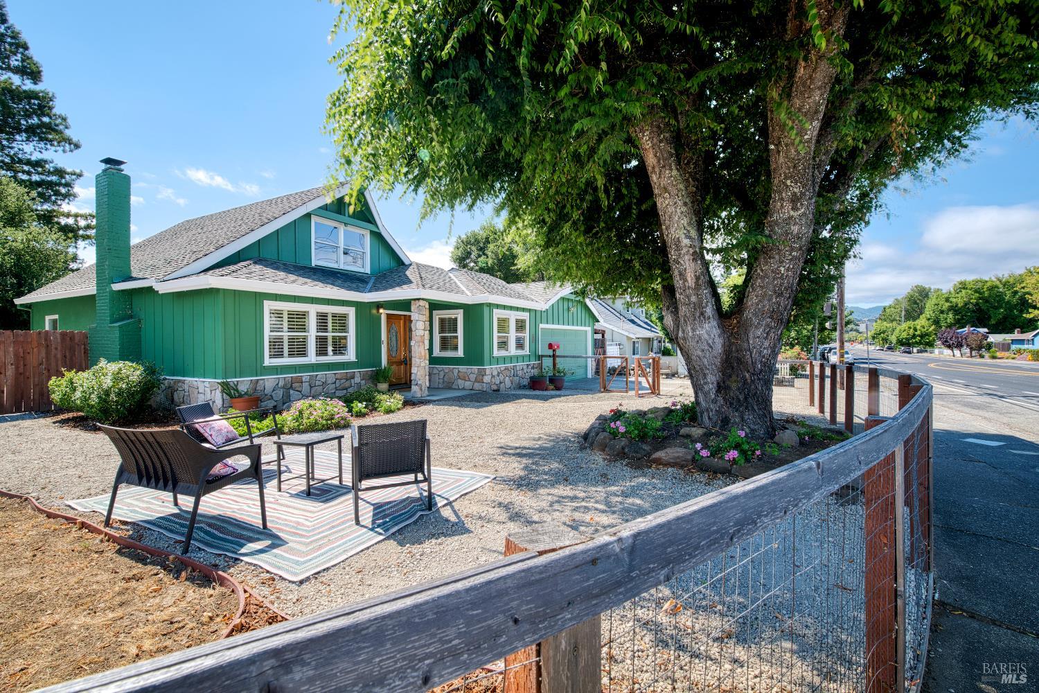 2396 Las Gallinas Ave