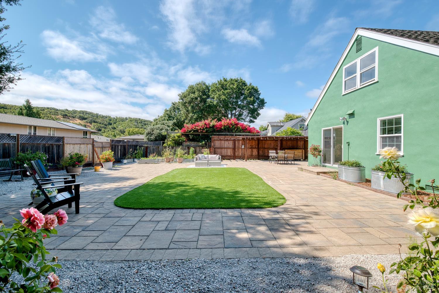 2396 Las Gallinas Ave