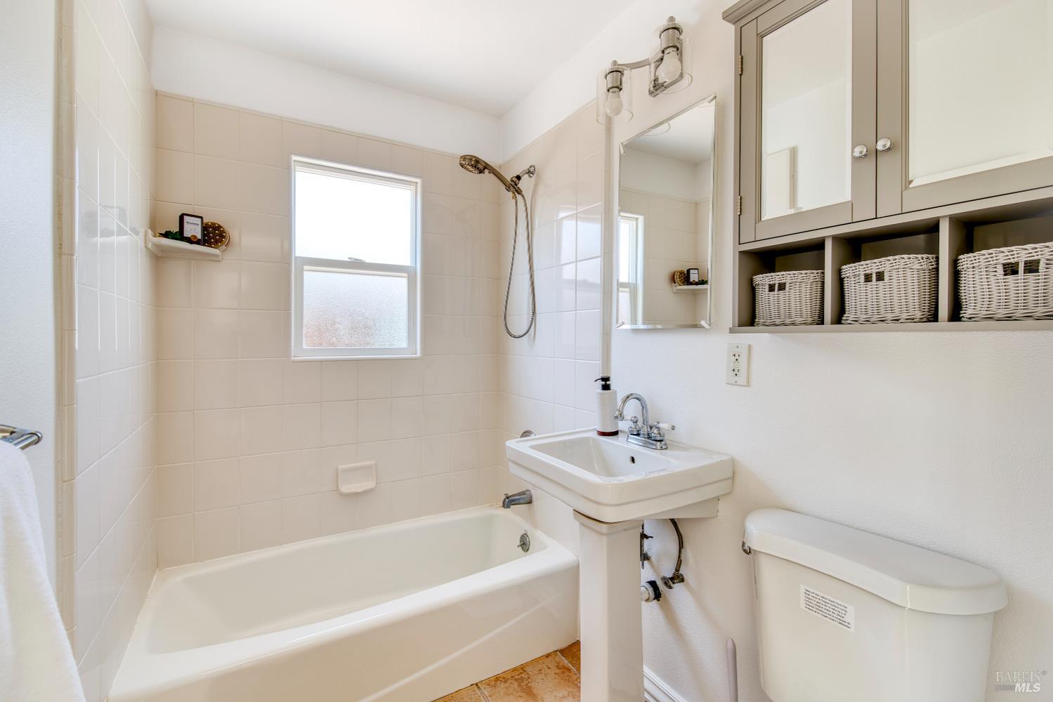 2396 Las Gallinas Ave