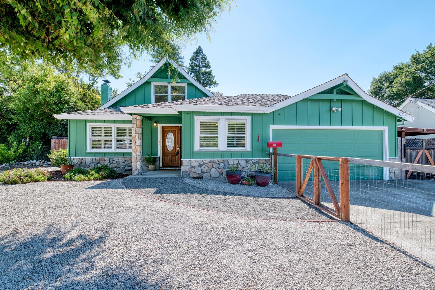 2396 Las Gallinas Ave