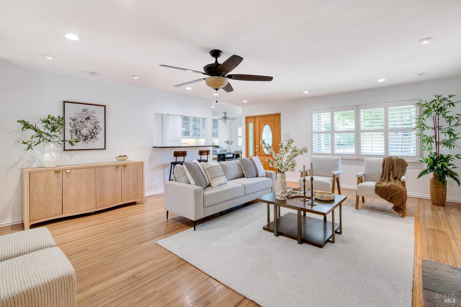 2396 Las Gallinas Ave