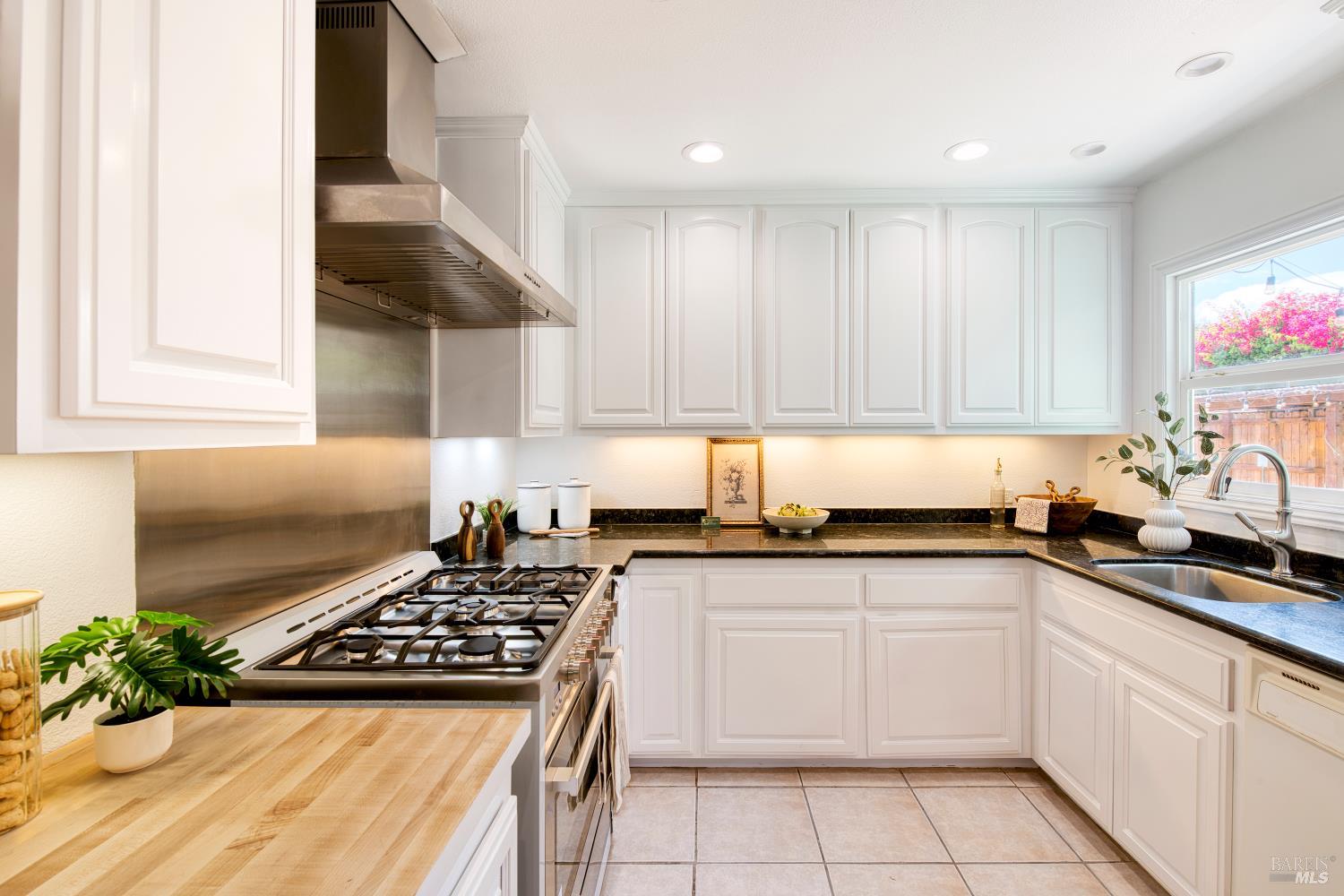 2396 Las Gallinas Ave