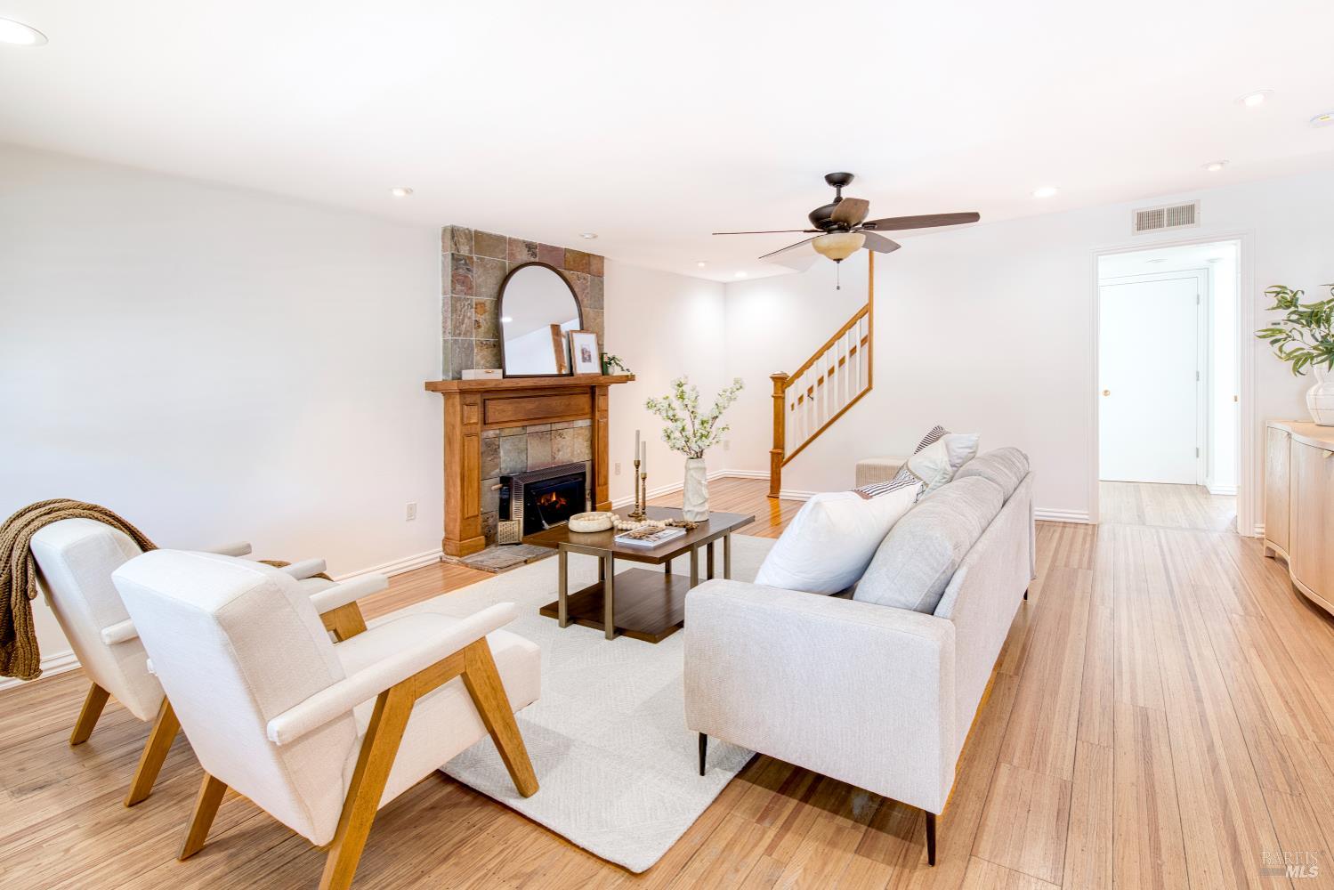 2396 Las Gallinas Ave