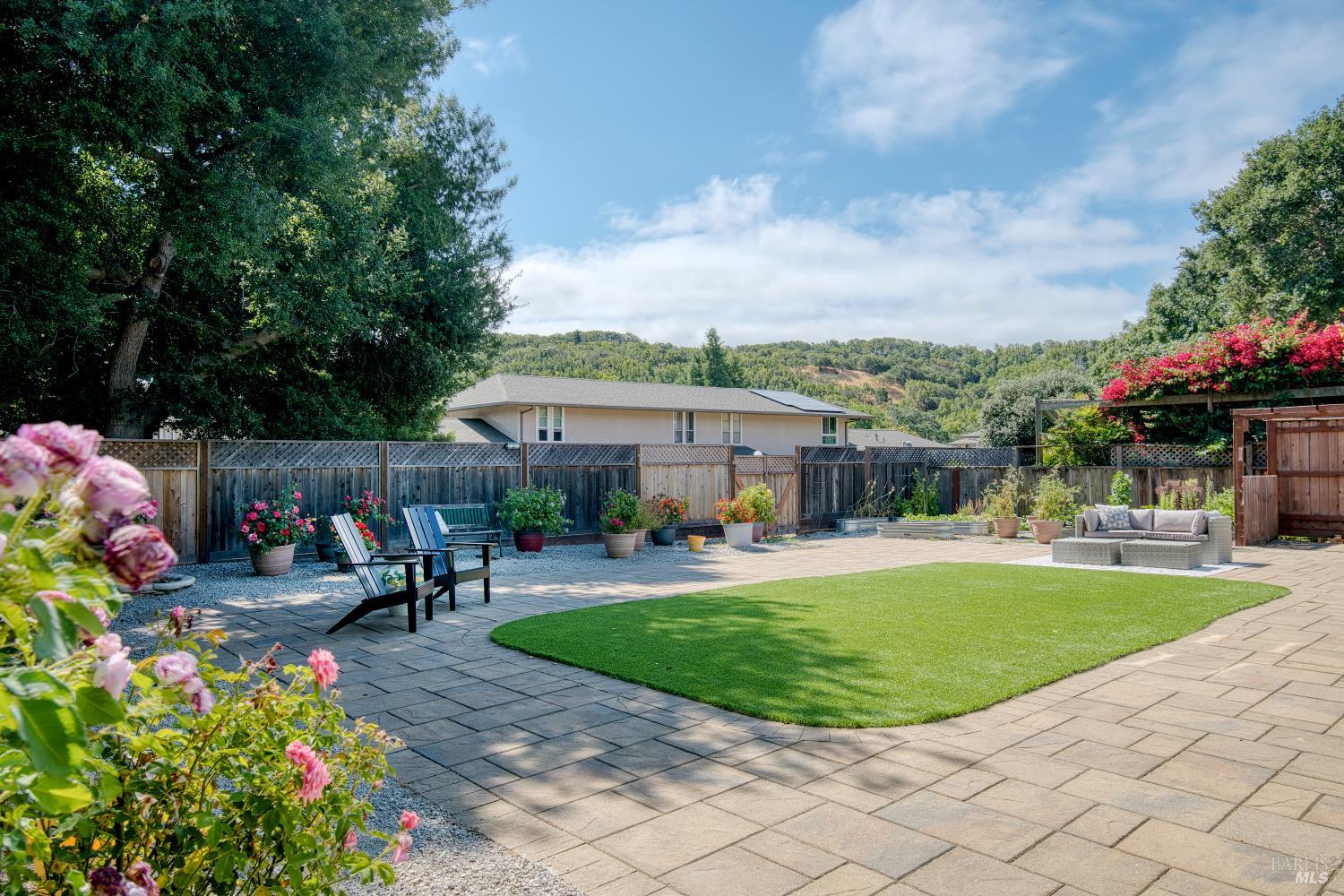 2396 Las Gallinas Ave