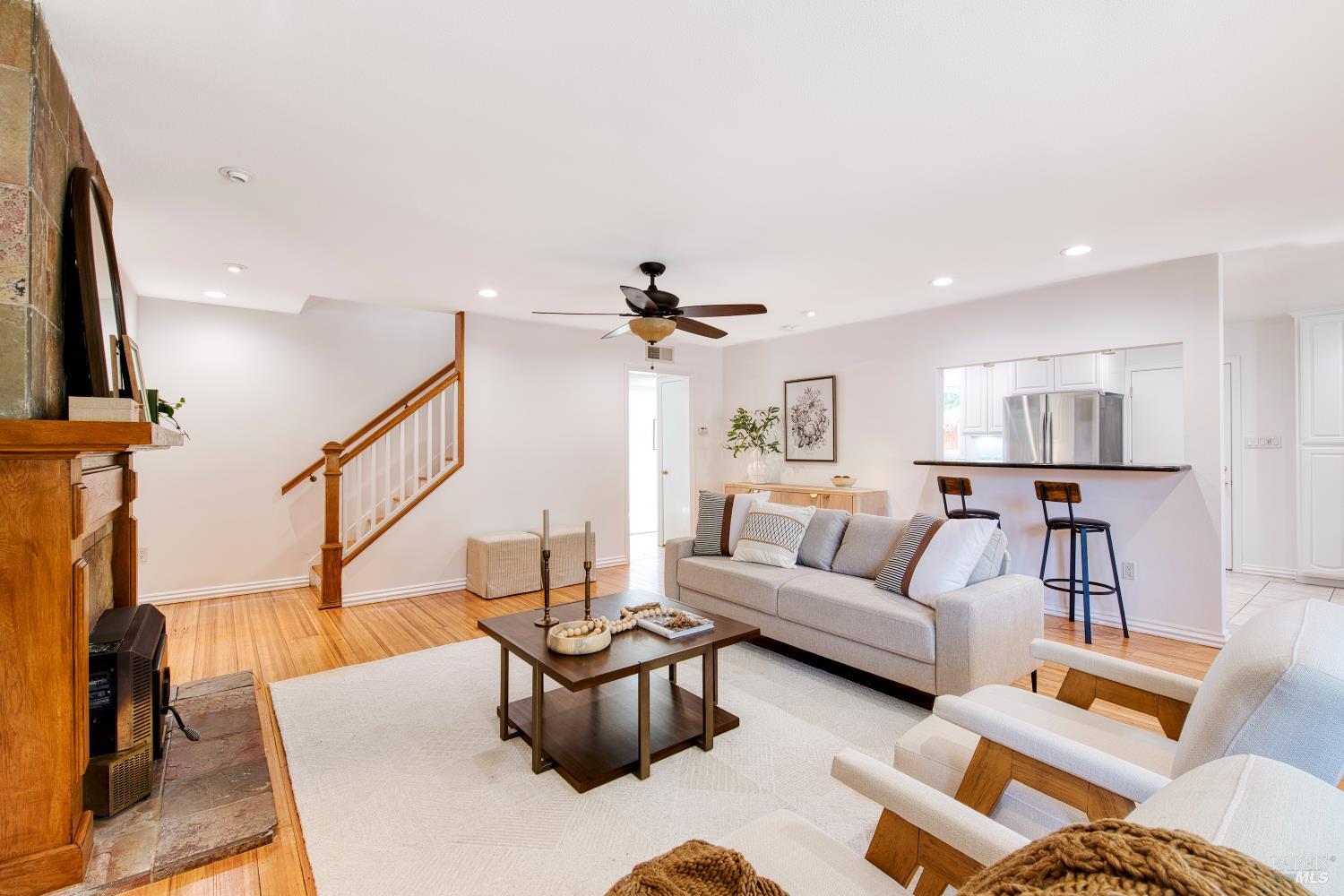 2396 Las Gallinas Ave