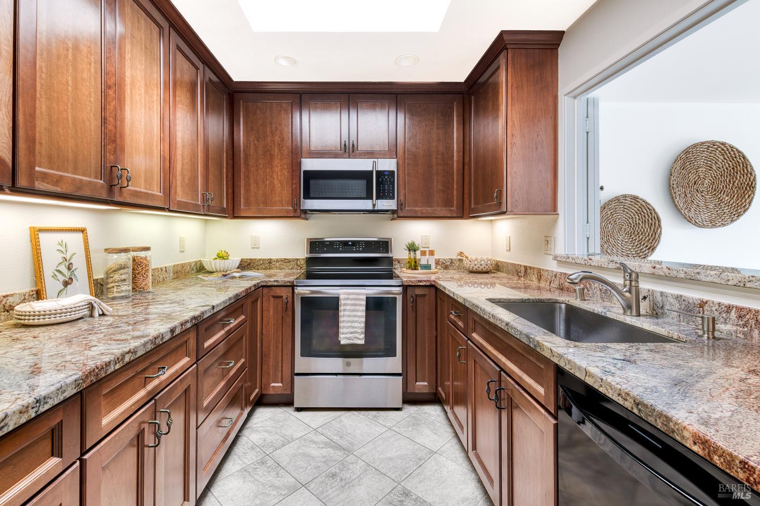 177 Knollwood Dr