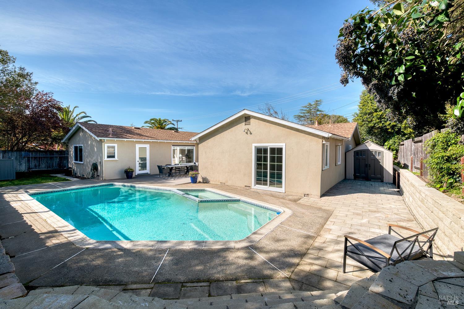 237 Alameda De La Loma