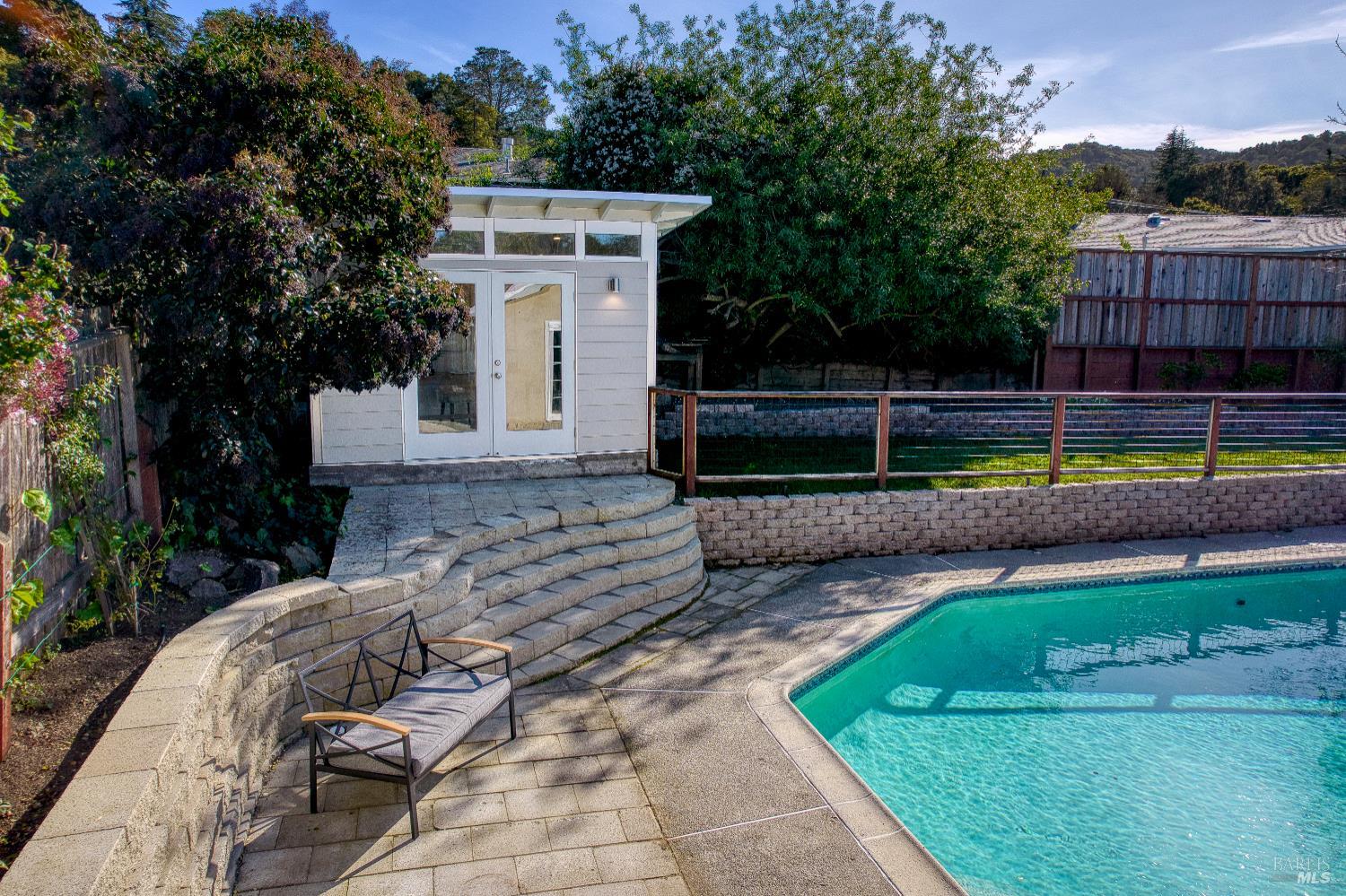 237 Alameda De La Loma