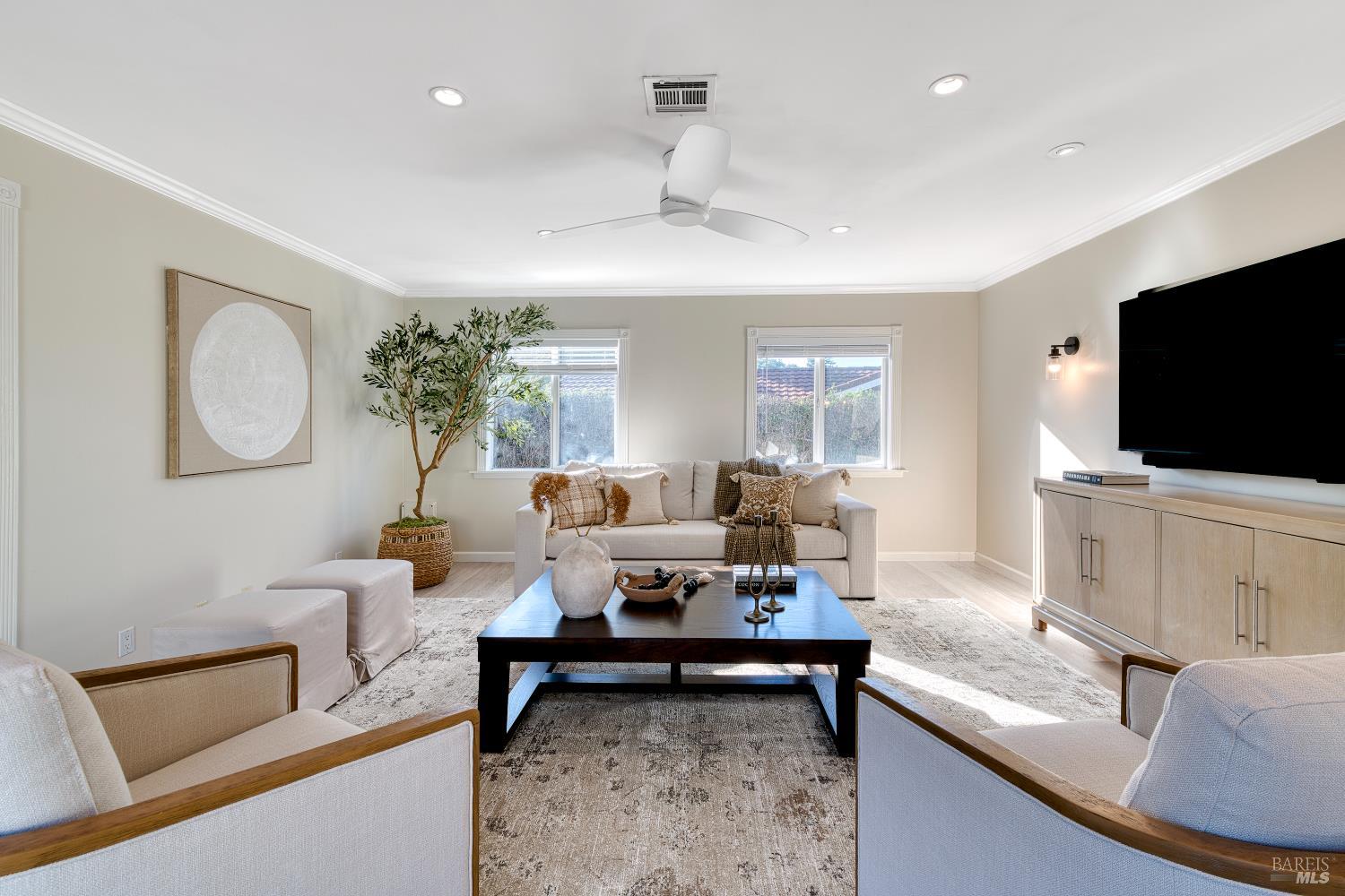 237 Alameda De La Loma