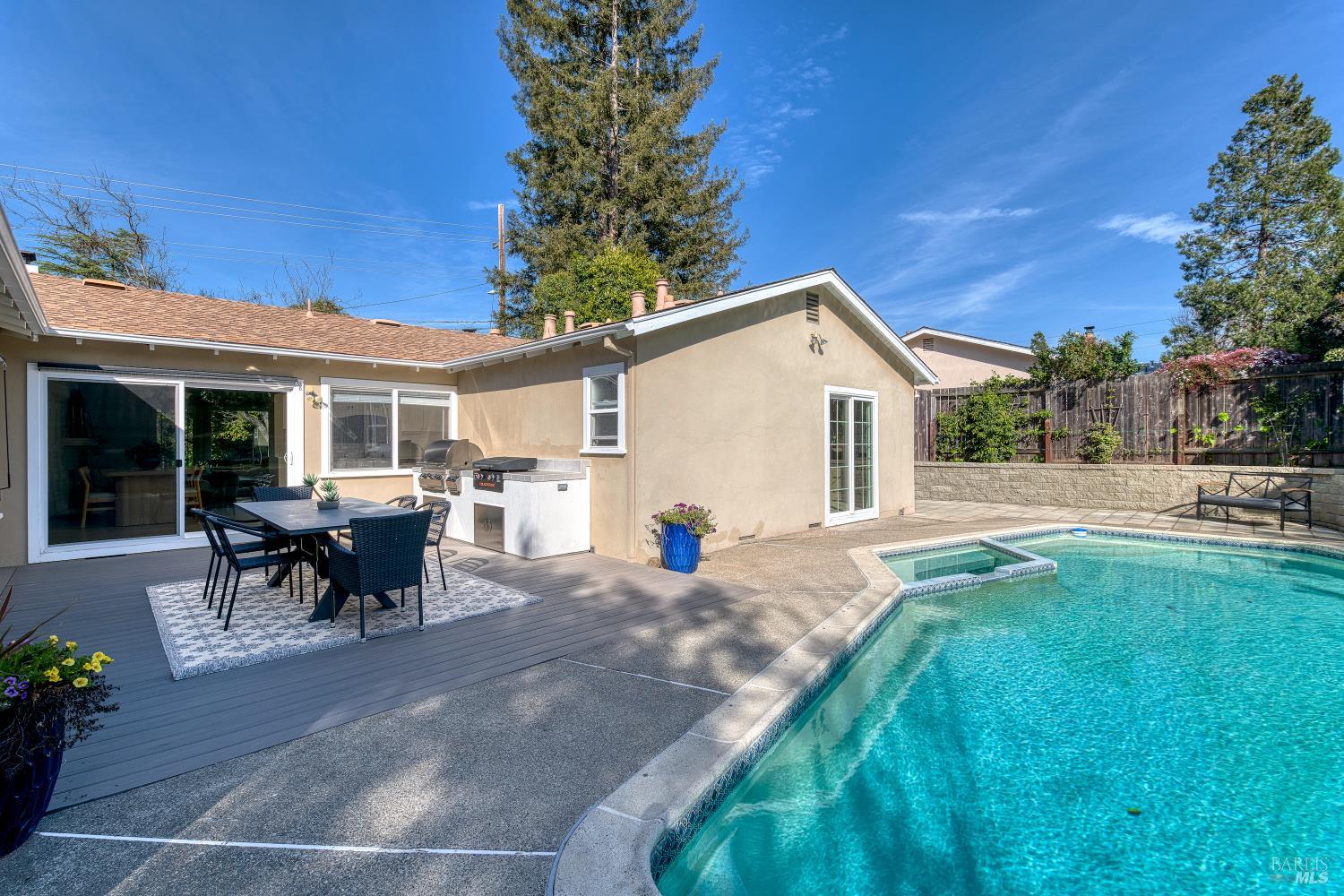 237 Alameda De La Loma