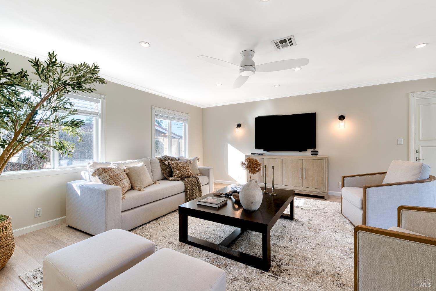 237 Alameda De La Loma