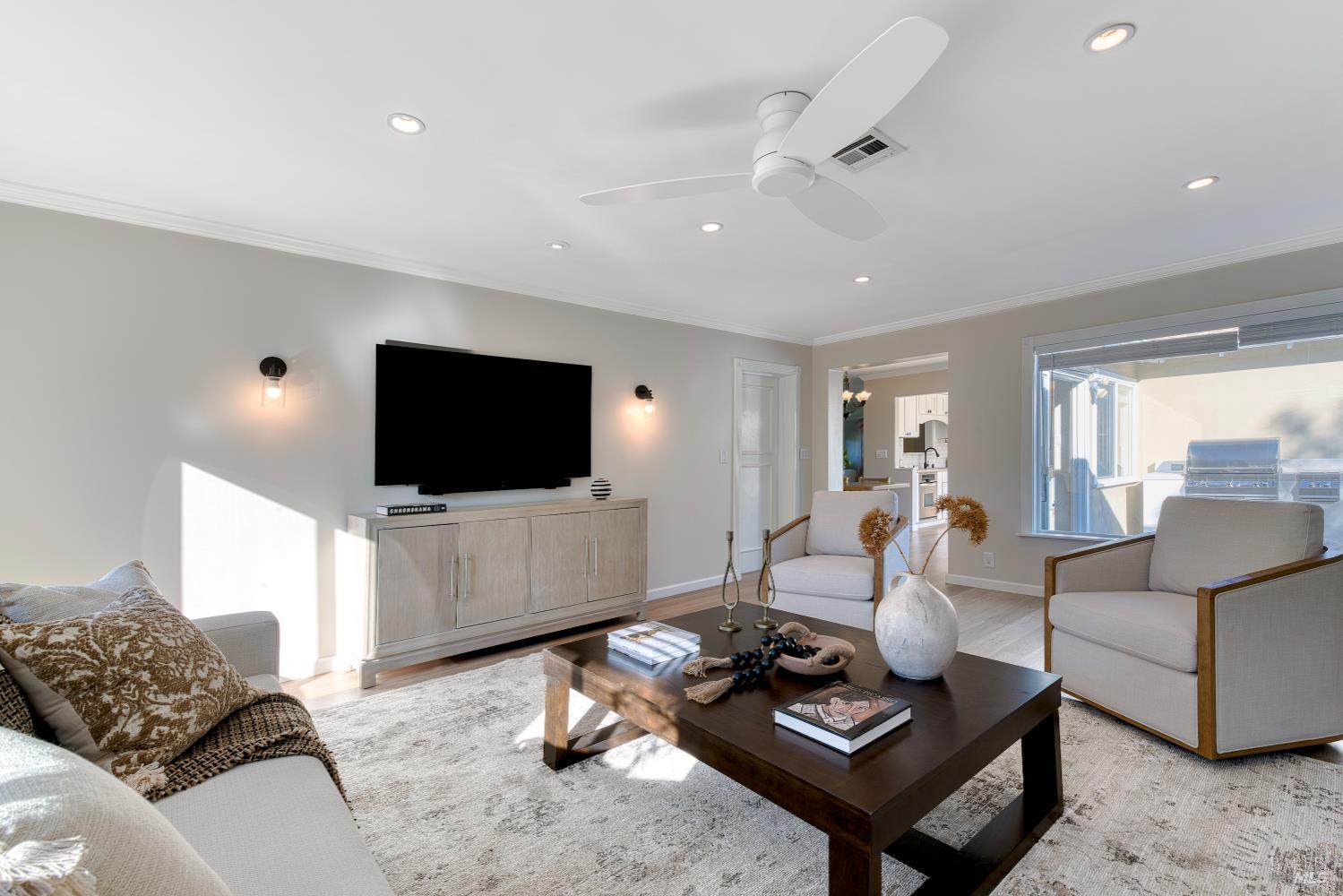 237 Alameda De La Loma