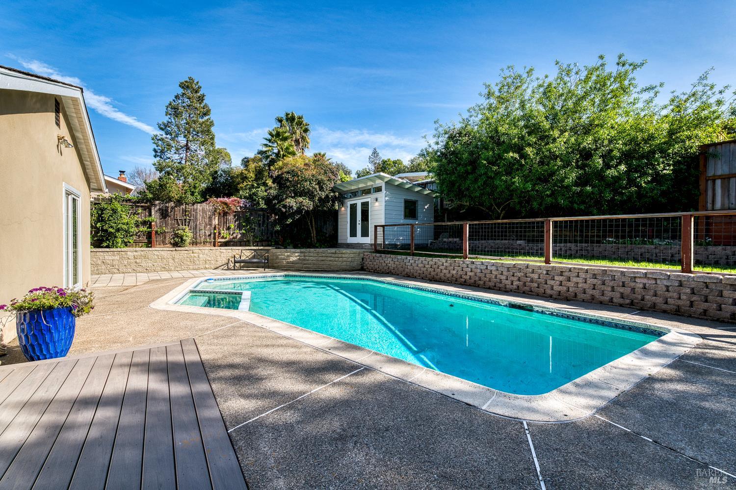 237 Alameda De La Loma