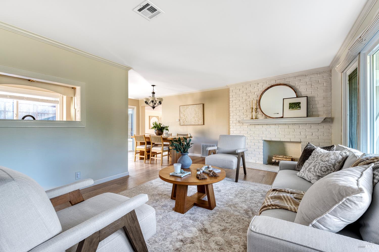 237 Alameda De La Loma