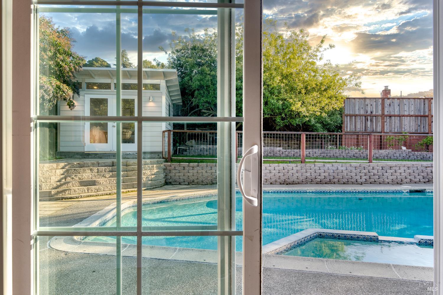 237 Alameda De La Loma