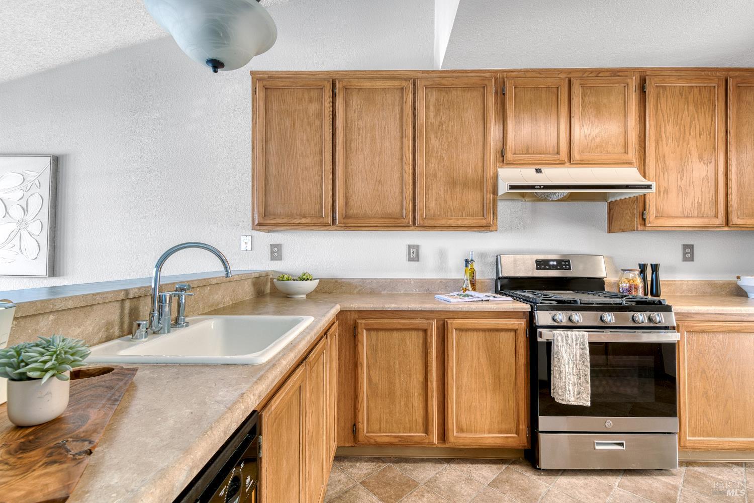 1114 Redwood Boulevard