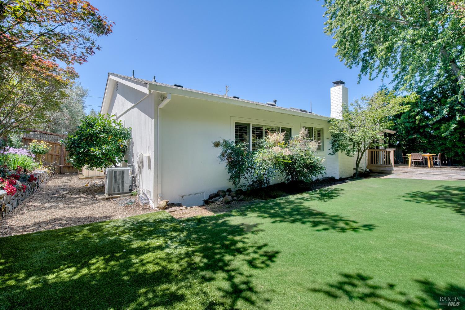 1982 Benton Lane