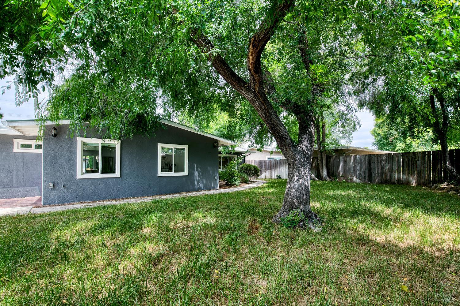 2766 Mayfair Avenue