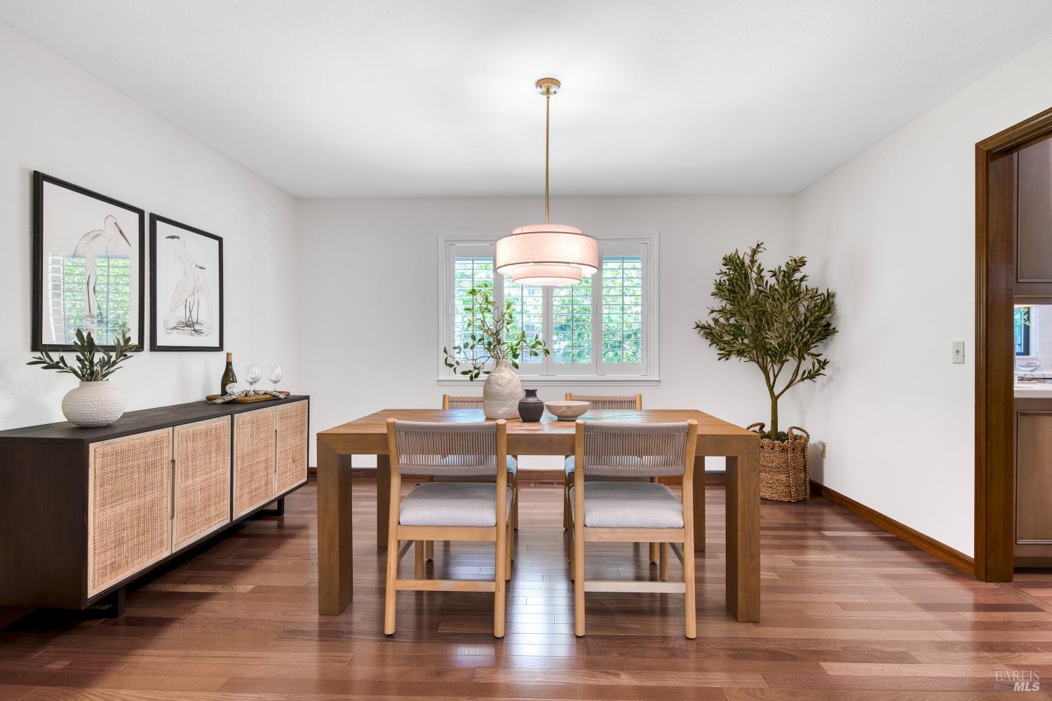 8 Racquet Court