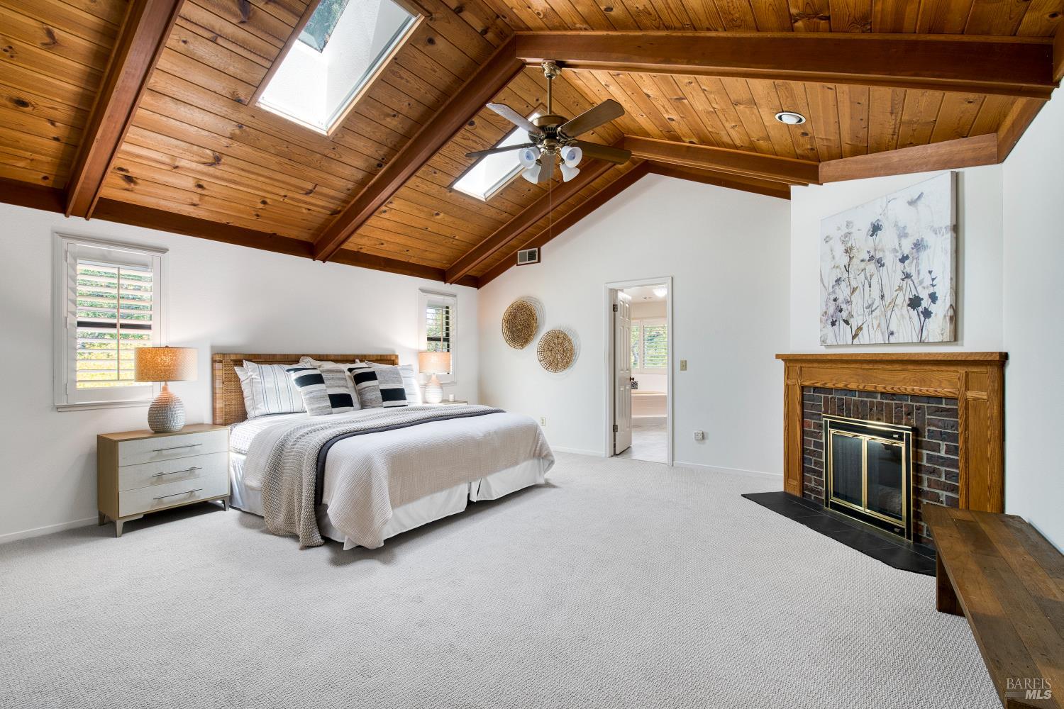 8 Racquet Court