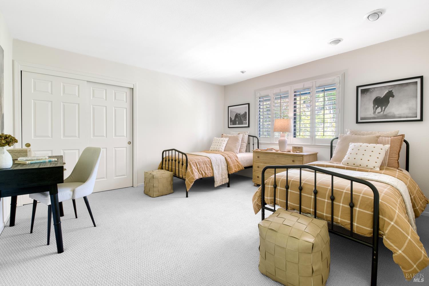 8 Racquet Court