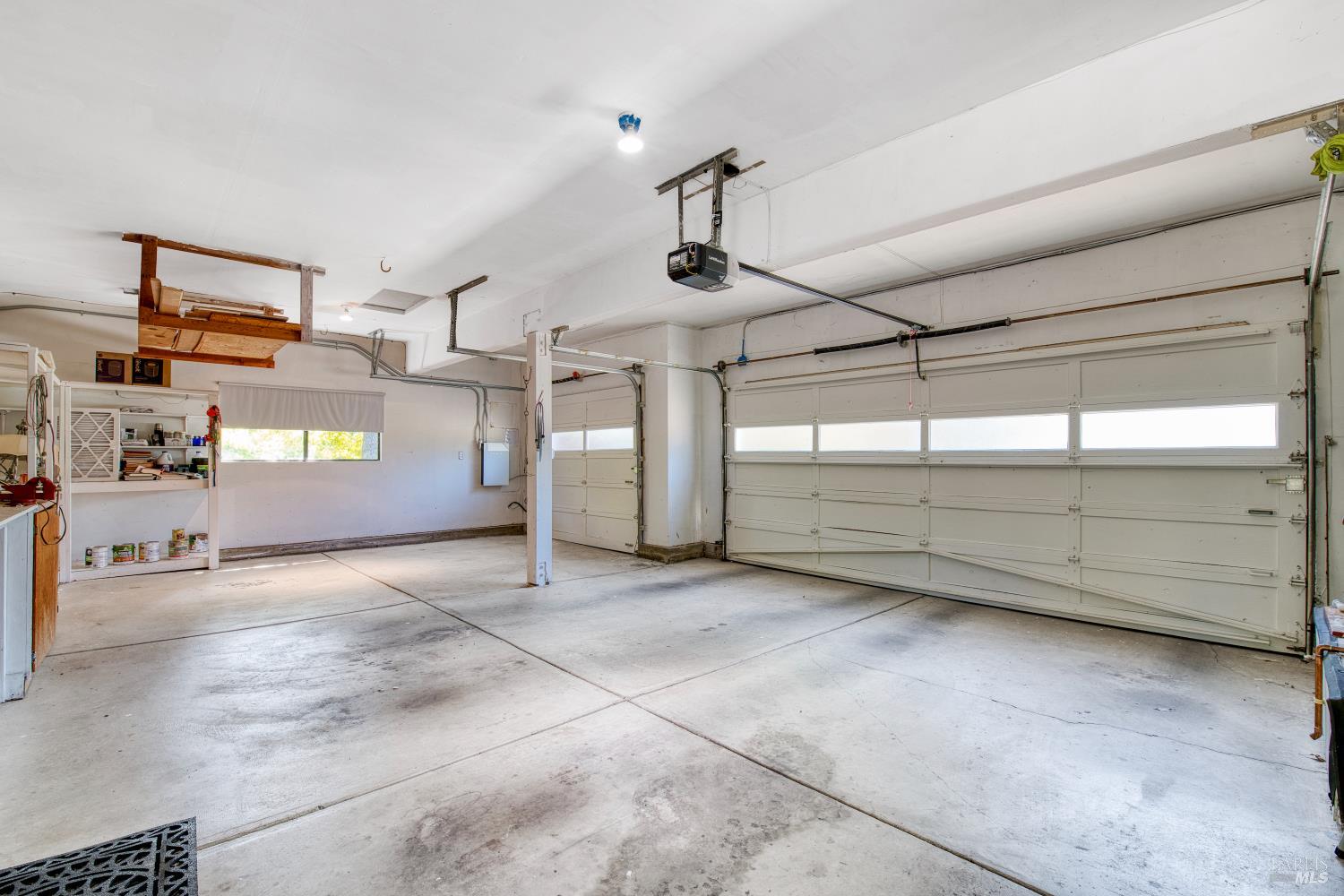 8 Racquet Court