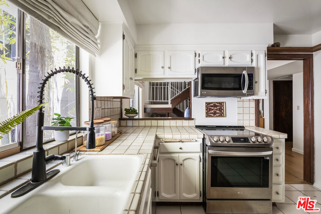 1916 Overland Ave Unit: 2