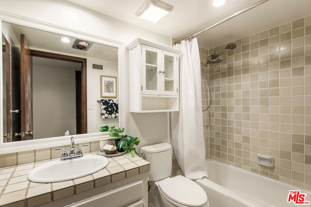 1916 Overland Ave Unit: 2