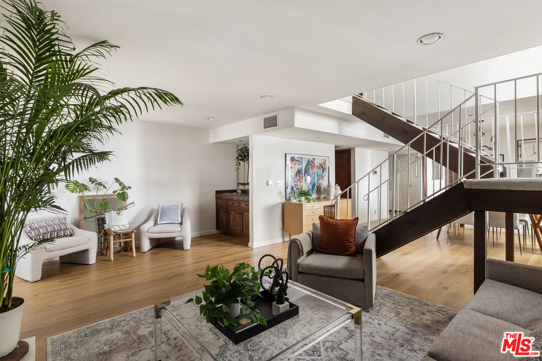 1916 Overland Ave Unit: 2