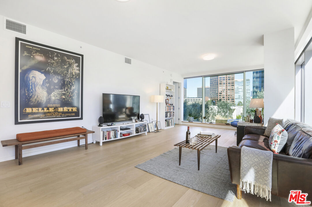 889 Francisco St Unit: 909
