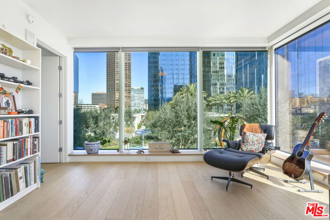 889 Francisco St Unit: 909