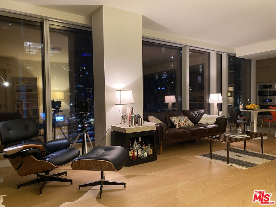 889 Francisco St Unit: 909